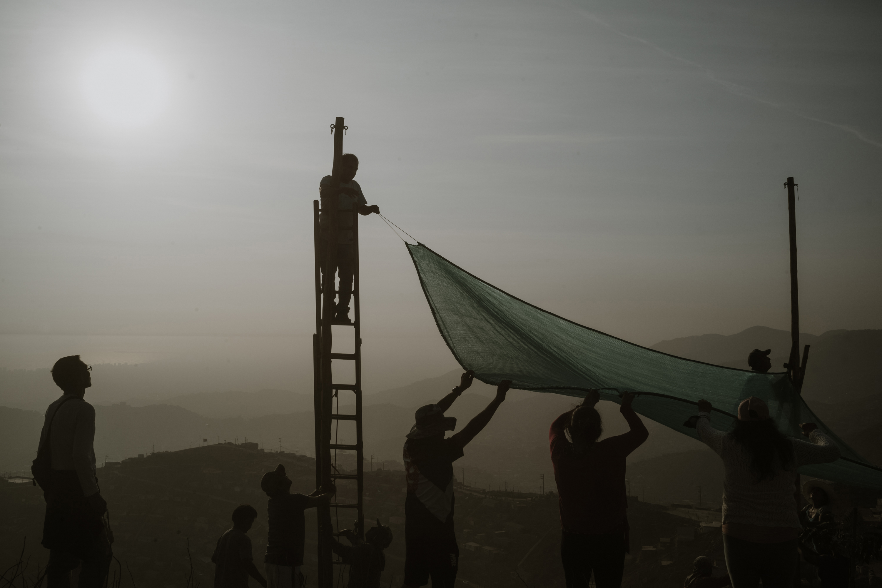Dalla serie Atrapanieblas (Fog Nets) © Alessandro Cinque | Premio Ponchielli 2023